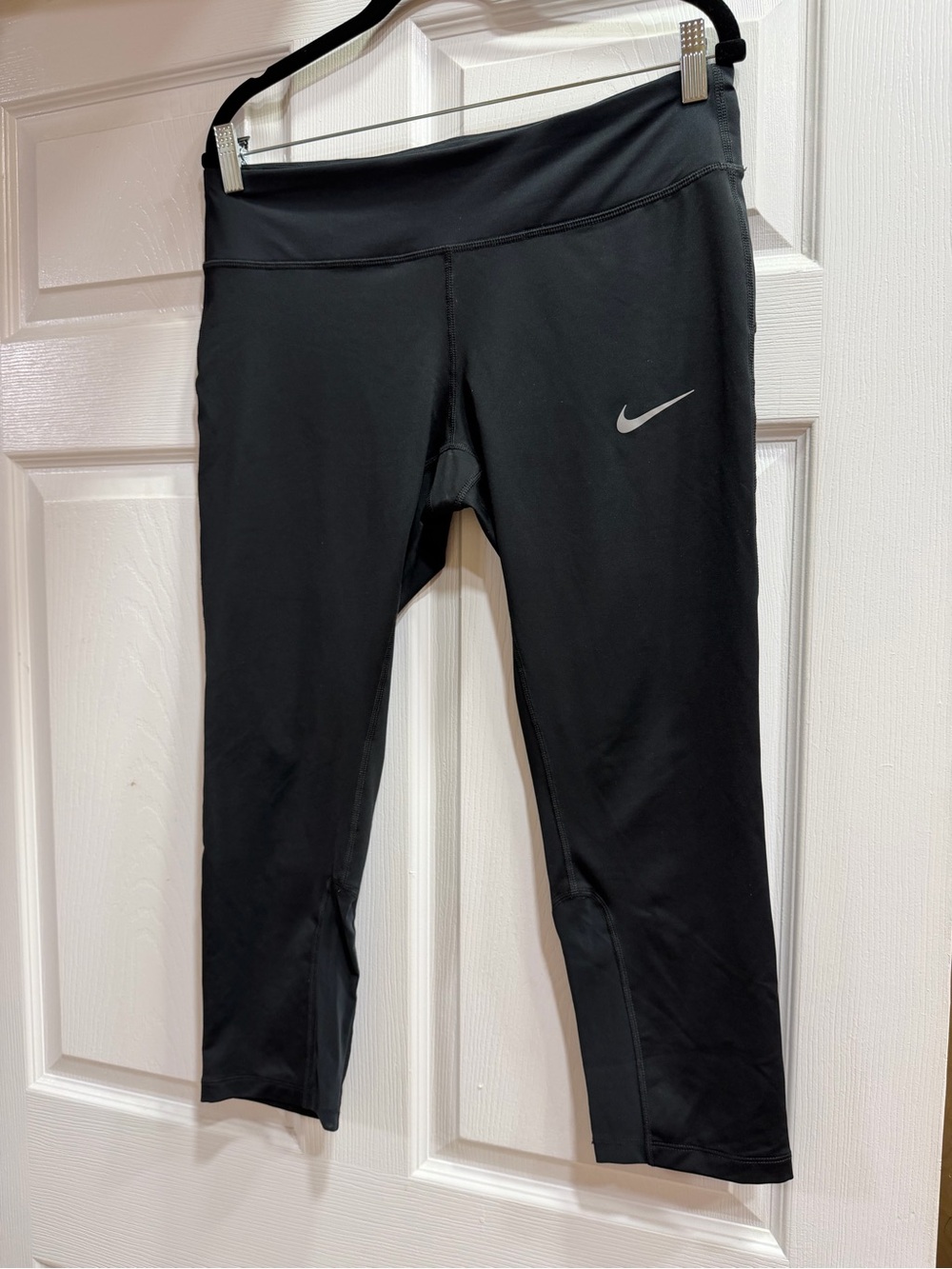 Nike women’s Black Dri-FIT Cropped Leggings